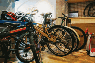 永久自行車(chē)開(kāi)了家咖啡館,能踩著腳踏板喝咖啡哦